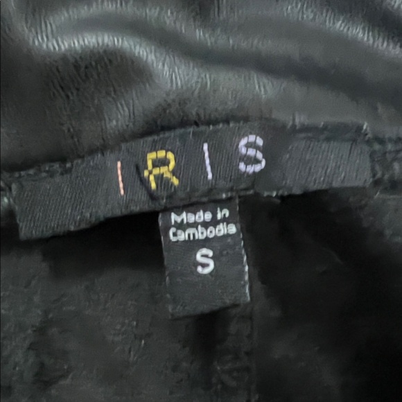 Black Faux Leather insulated Leggings - Picture 4 of 4